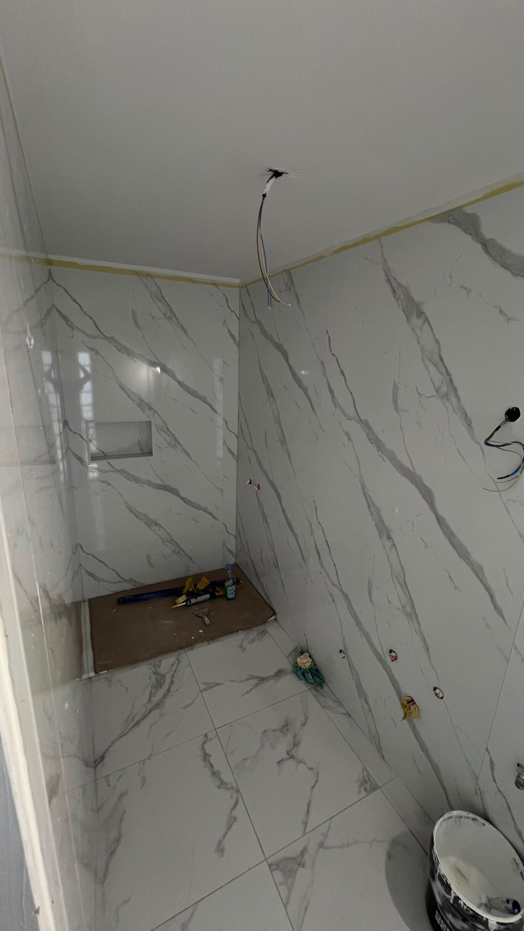 Paredes mármol baño Tenerife - obra en curso Paredes mármol baño Tenerife - obra en curso
